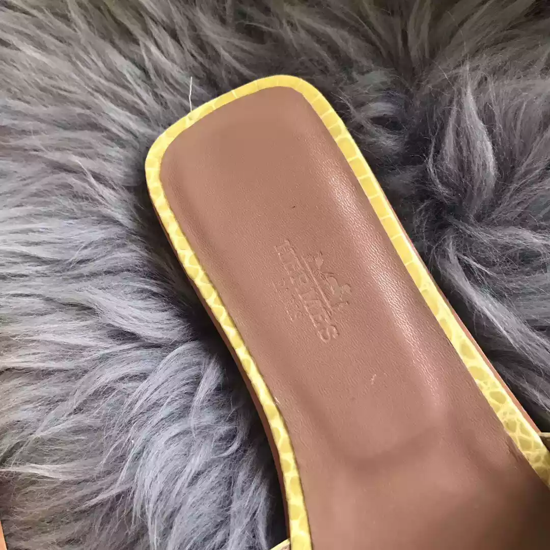 HERMES ORAN SLIDE SANDALS IN YELLOW SHINY NILOTICUS CROCODILE SKIN – HMSD062