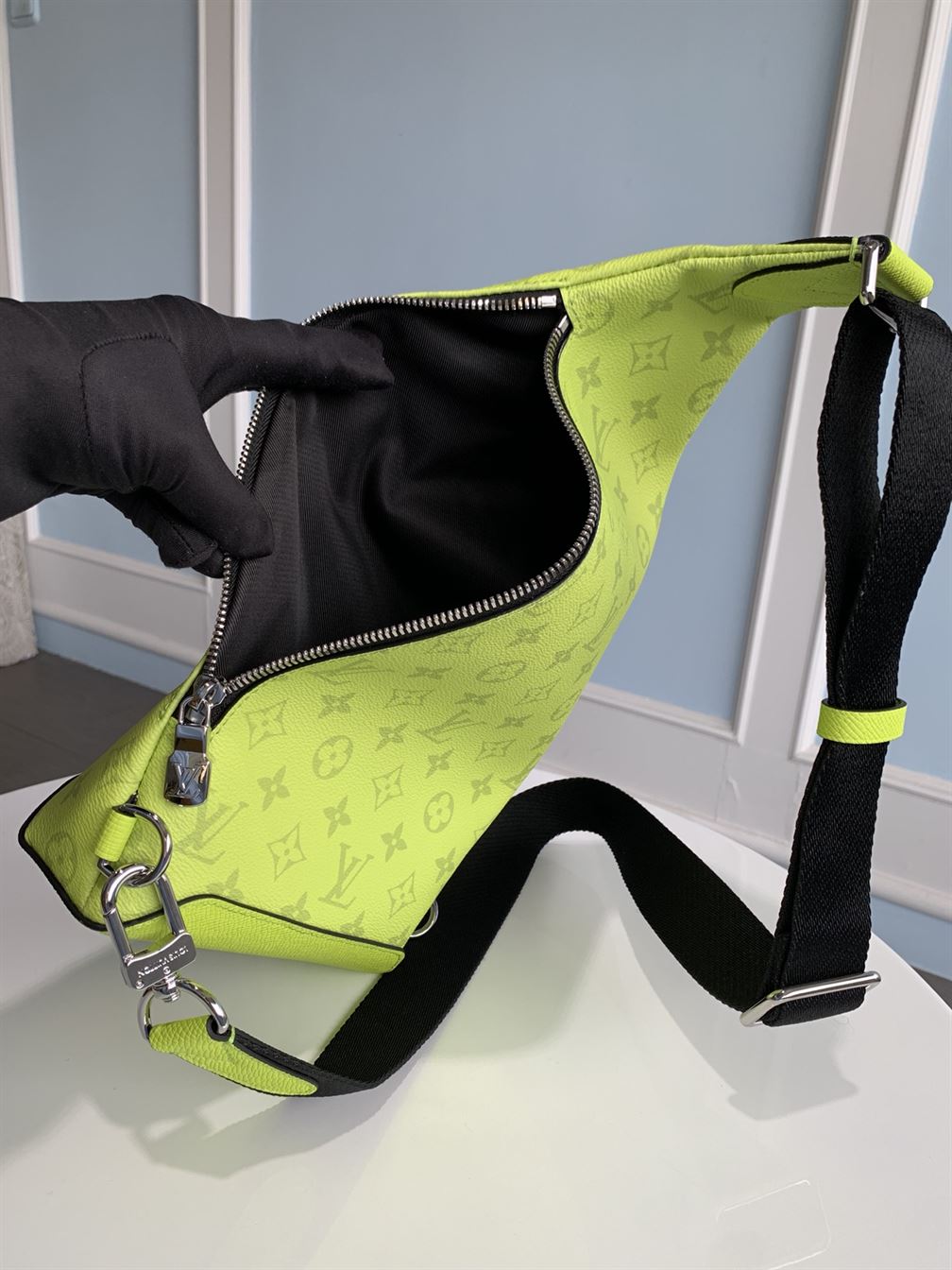 LOUIS VUITTON DUO SLING BAG TAIGARAMA – LVB061