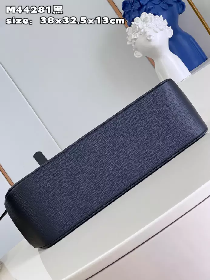 Fastline Tote Cowhide Leather in Black M22481 – LW211