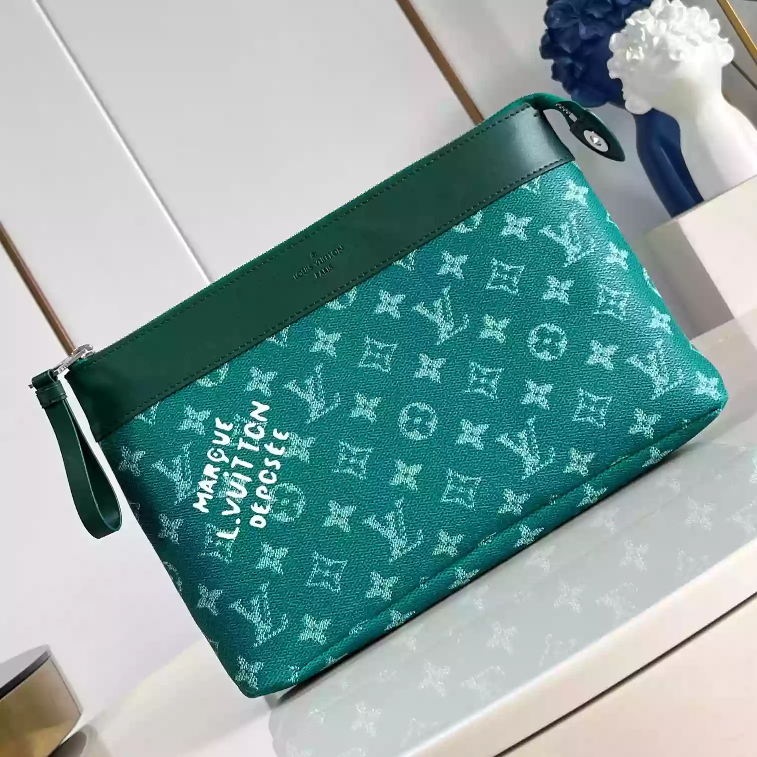 POCHETTE VOYAGE SOUPLE GREEN MONOGRAM ECLIPSE M12665 – LW405