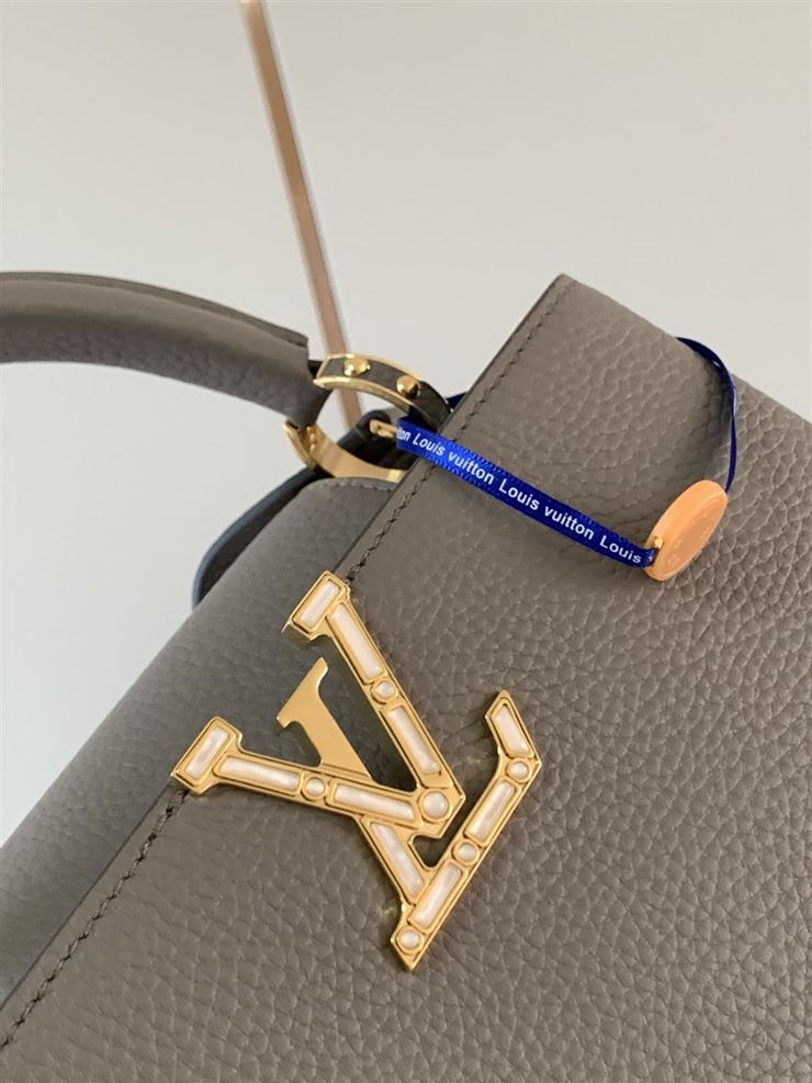 LOUIS VUITTON CAPUCINES BB – LW043