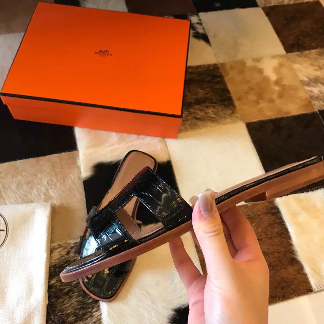 HERMES ORAN SLIDE SANDALS IN BLACK SHINY NILOTICUS CROCODILE SKIN – HMSD046