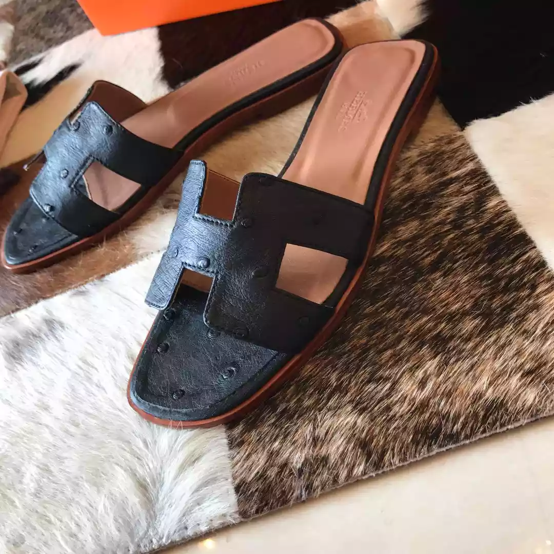 HERMES ORAN SLIDE SANDALS IN BLACK OSTRICH LEATHER – HMSD078