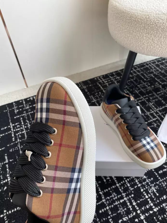 BURBERRY SNEAKERS – BBR103