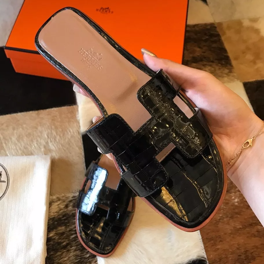 HERMES ORAN SLIDE SANDALS IN BLACK SHINY NILOTICUS CROCODILE SKIN – HMSD046