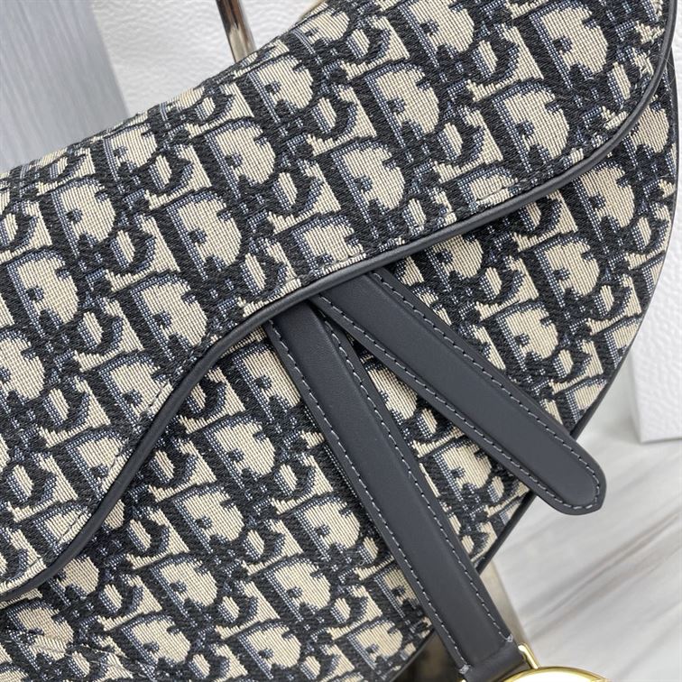 DIOR SADDLE BAG WITH STRAP BLUE DIOR OBLIQUE JACQUARD – DOB032