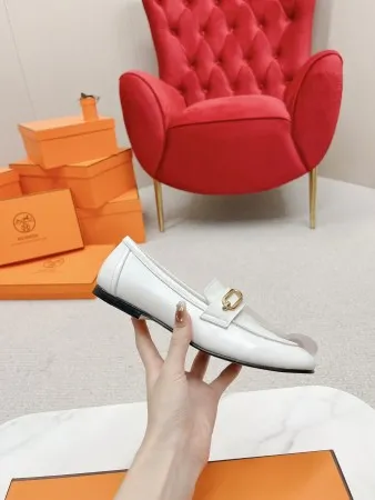 Hermes Women’s Colette Loafers in White Leather – HM068