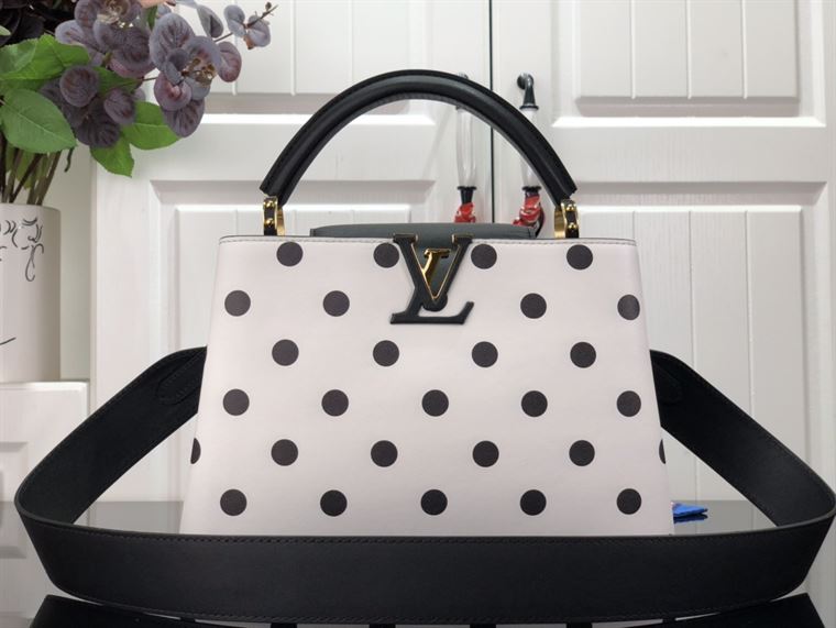 LOUIS VUITTON CAPUCINES BB White & Black – LW093