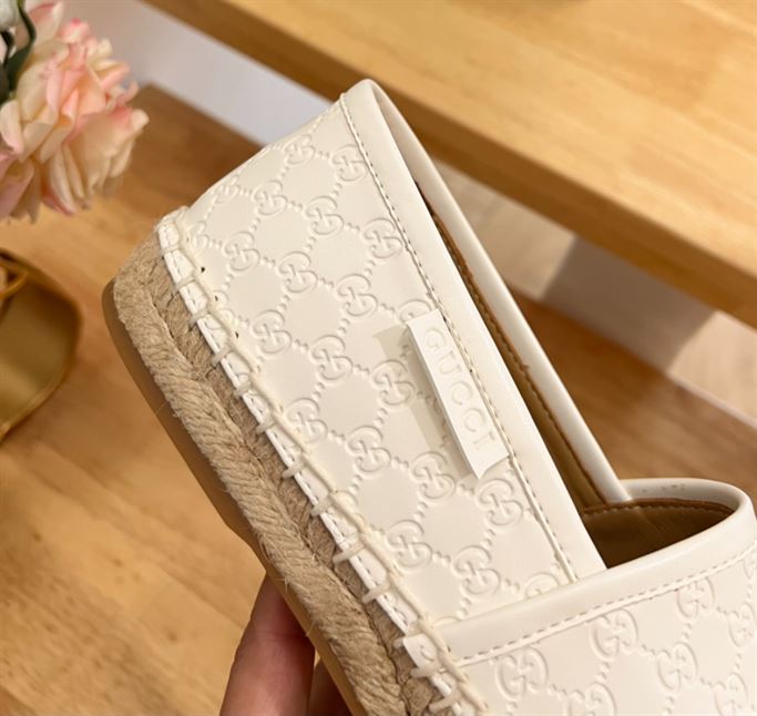 GUCCI PILAR LOGO-EMBOSSED LEATHER ESPADRILLES IN WHITE – GL030