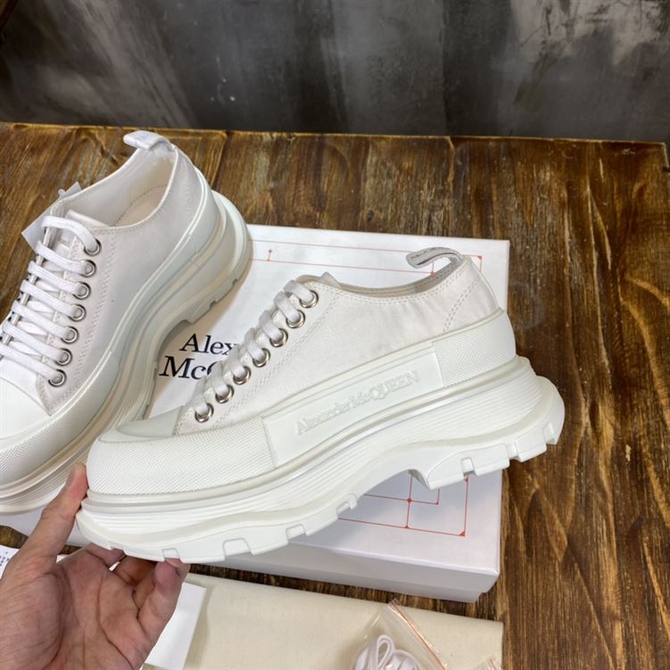 ALEXANDER MCQUEEN TREAD SLICK LOW TOP SNEAKER – ALD011