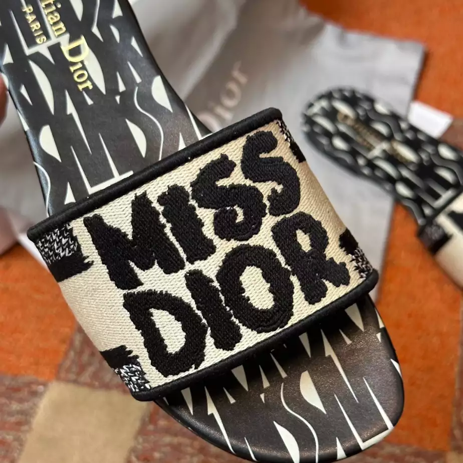 DIOR DWAY SLIDE – DS030