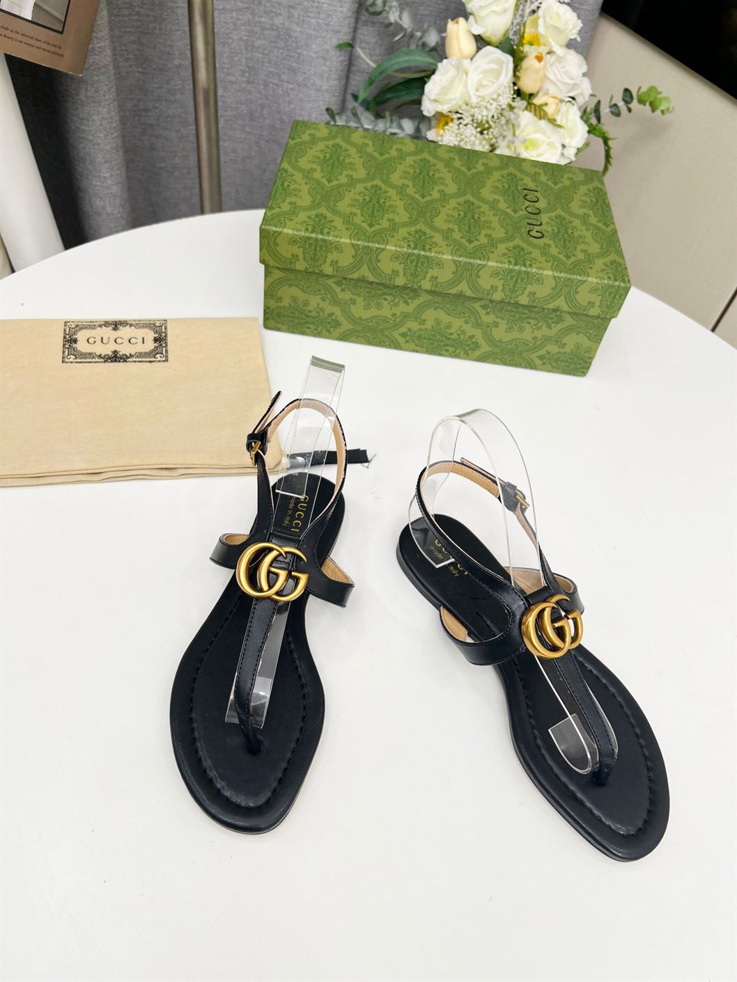 GUCCI WOMEN’S DOUBLE G THONG SANDAL BLACK LEATHER – GSL021