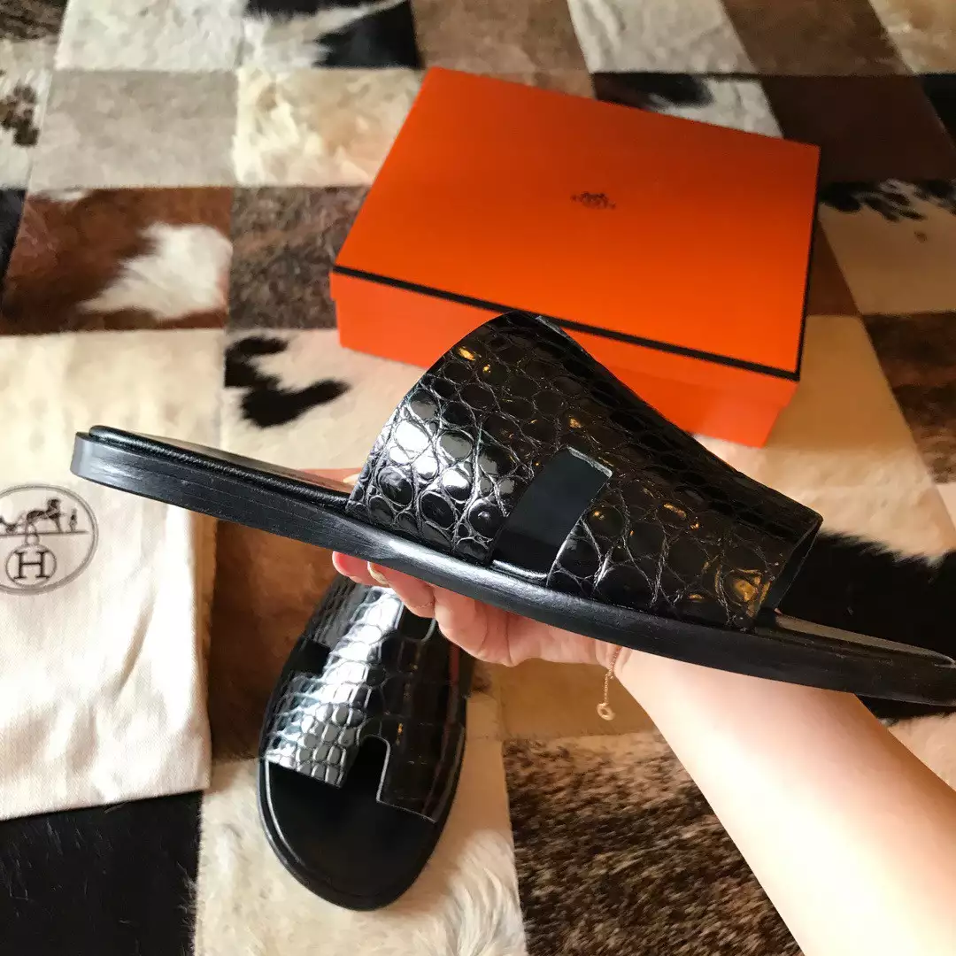 HERMES MEN’S IZMIR SANDALS IN BLACK SHINY NILOTICUS CROCODILE LEATHER – HMSD034