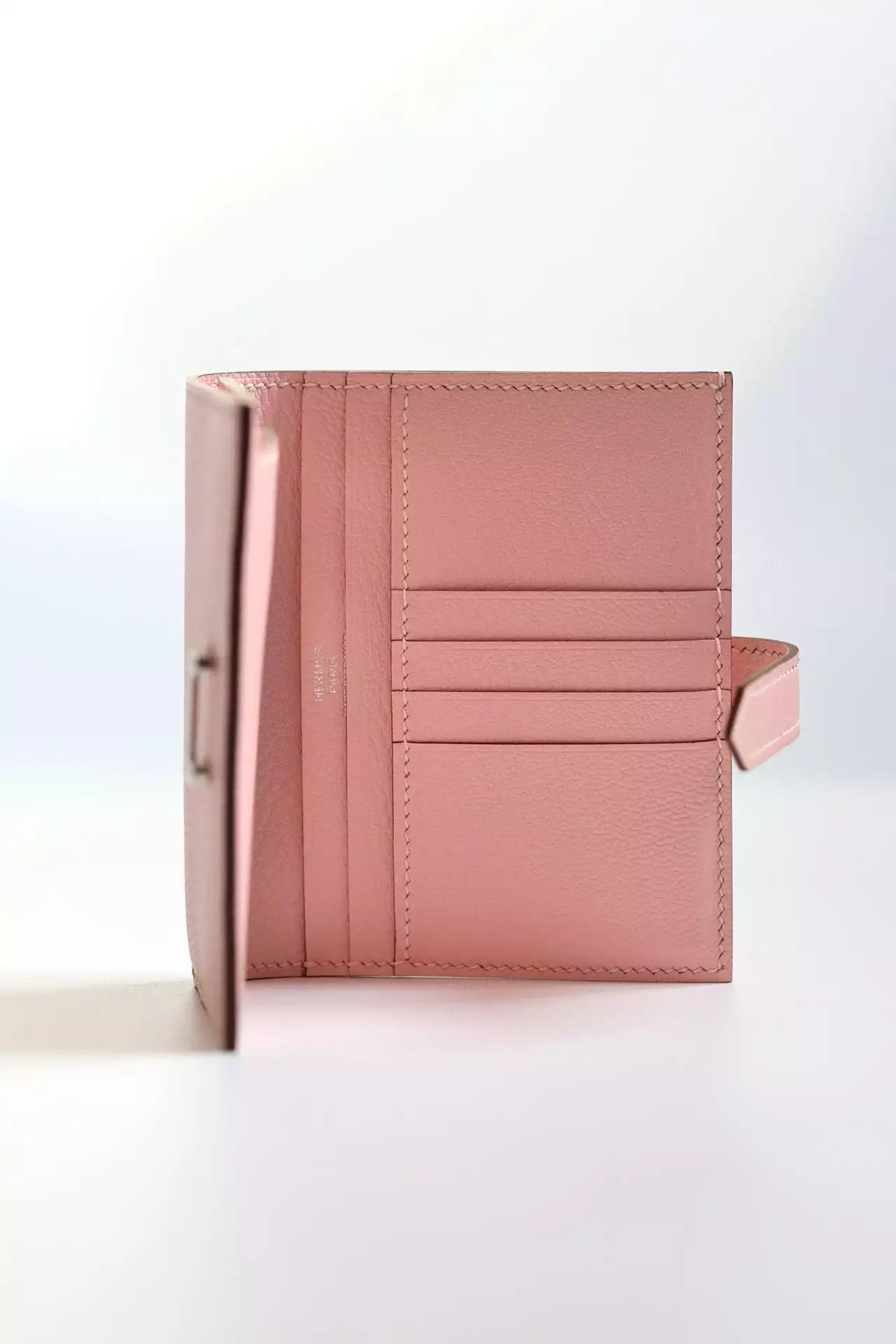 Hermes Bearn Compact Handmade Wallet in Rose Sakura Chevre Mysore Goatskin – HW150