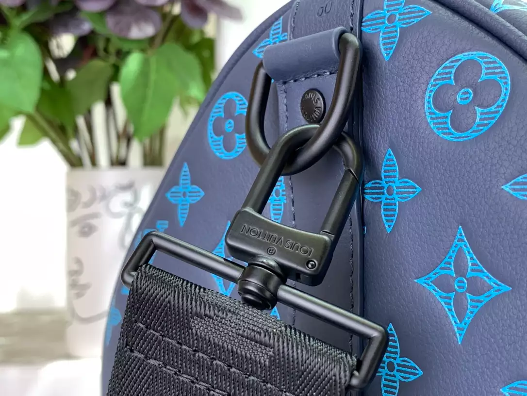 LV Keepall Bandoulière 50 in Monogram Shadow – LW182