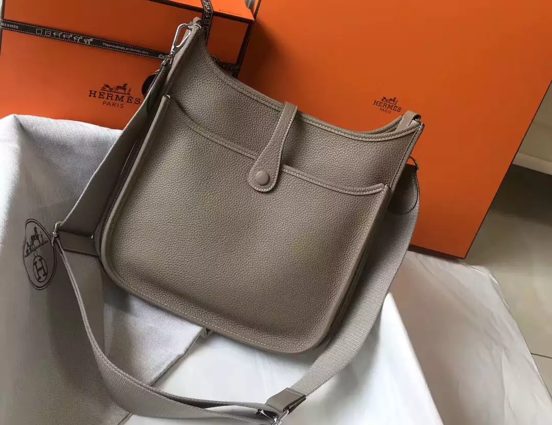 Hermes Evelyne III 29 PM Bag In Tourterelle Clemence Leather – HW065