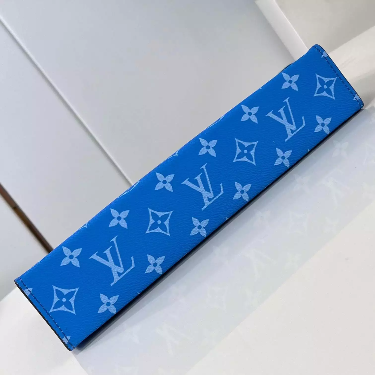 POCHETTE VOYAGE MM BLUE TAIGA COWHIDE LEATHER M30423 – LW408