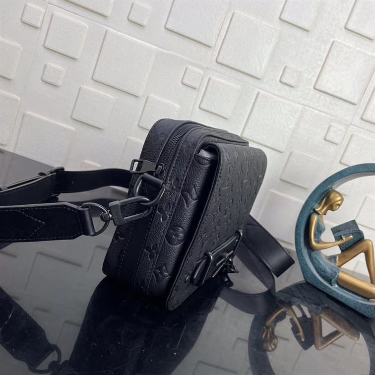 LOUIS VUITTON STEAMER MESSENGER  TAURILLON MONOGRAM – LVB059