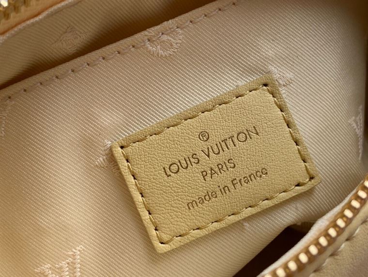 LOUIS VUITTON OVER THE MOON – LW008