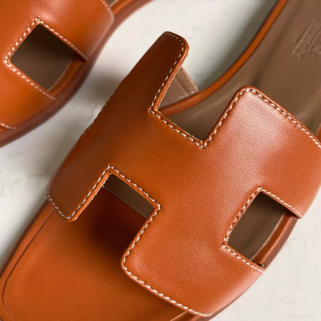 HERMES ORAN SLIDE SANDALS IN GOLD SWIFT CALFSKIN – HMSD114