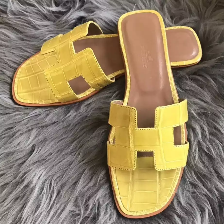 HERMES ORAN SLIDE SANDALS IN YELLOW SHINY NILOTICUS CROCODILE SKIN – HMSD062