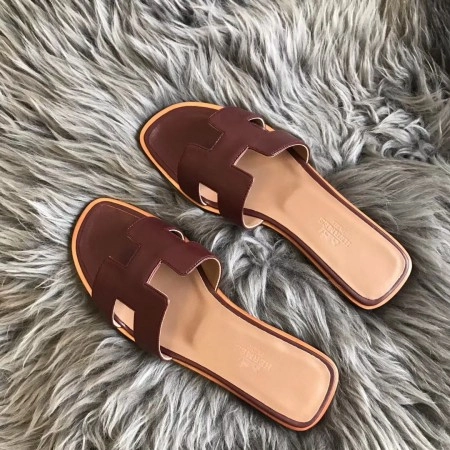 HERMES ORAN SLIDE SANDALS IN BURGUNDY SWIFT CALFSKIN – HMSD122