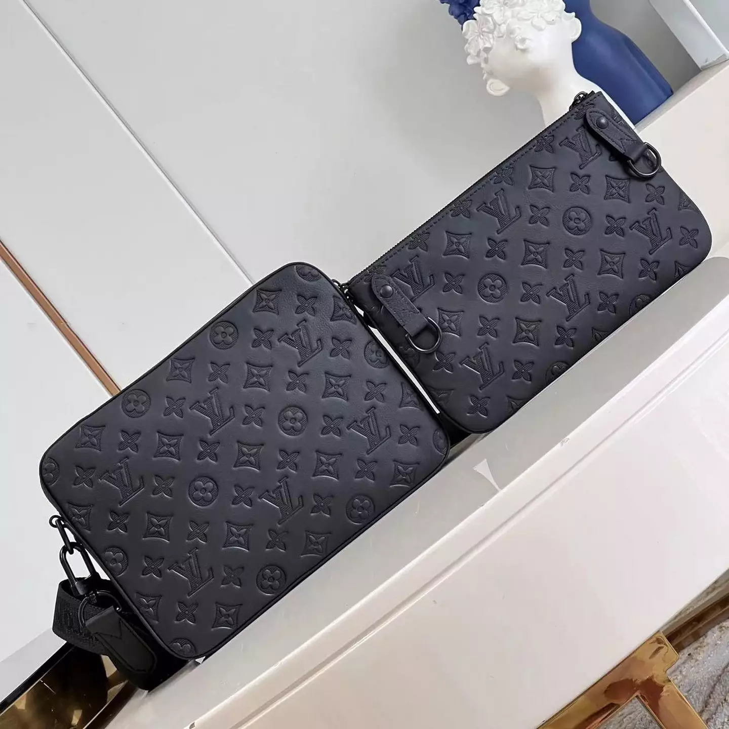 TRIO MESSENGER IN BLACK M46602 – LW268