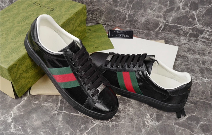 MEN’S GUCCI ACE SNEAKER WITH WEB – GCC284