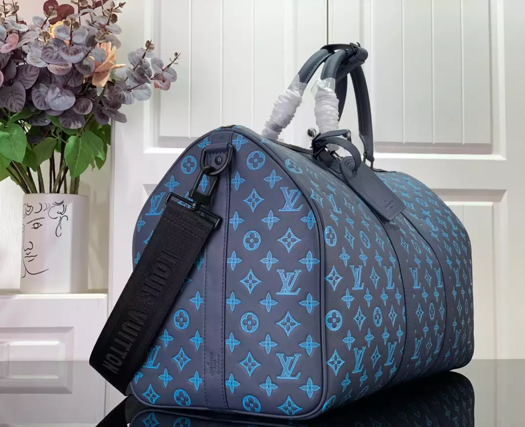 LV Keepall Bandoulière 50 in Monogram Shadow – LW182