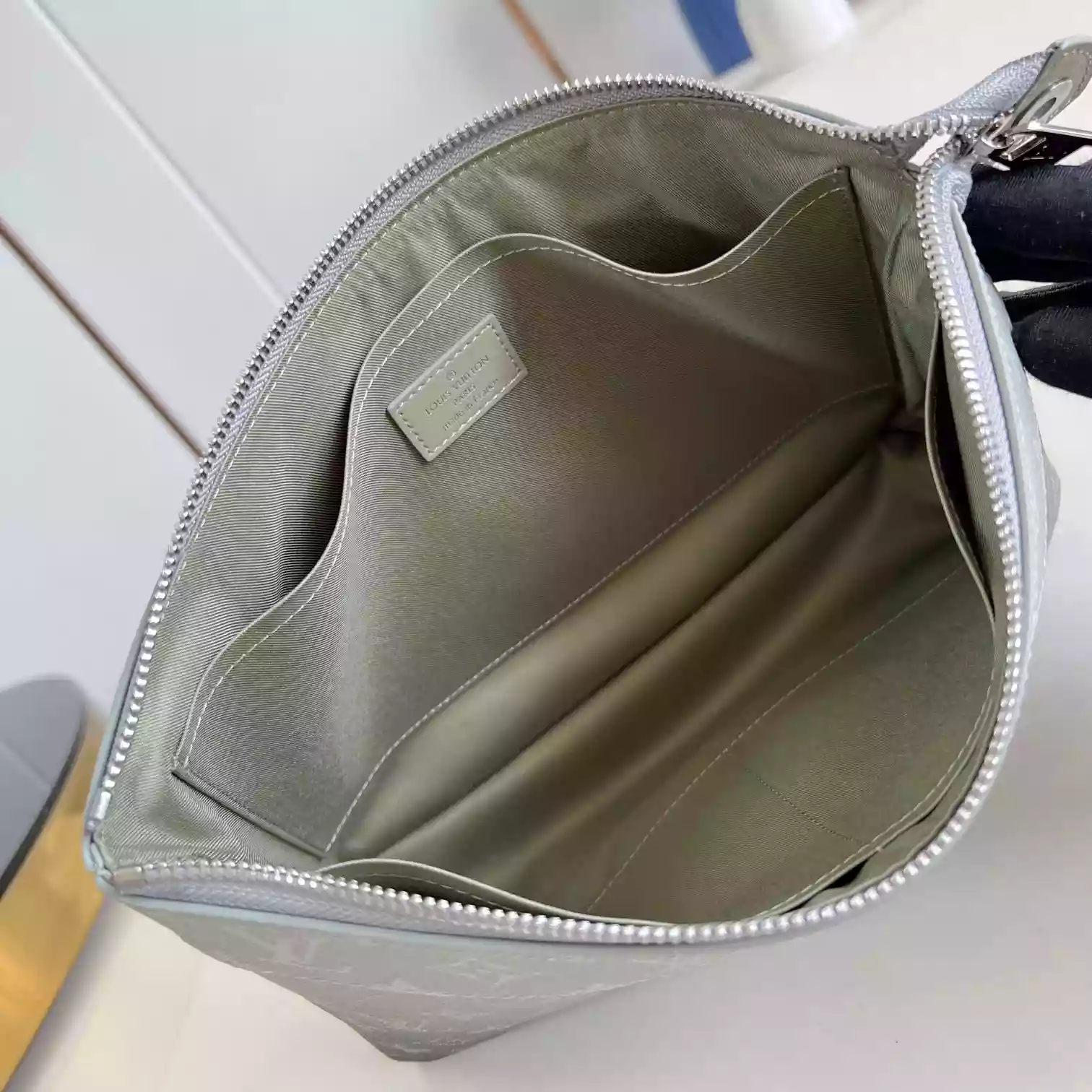 POCHETTE VOYAGE SOUPLE MONOGRAM ECLIPSE M11545 – LW406