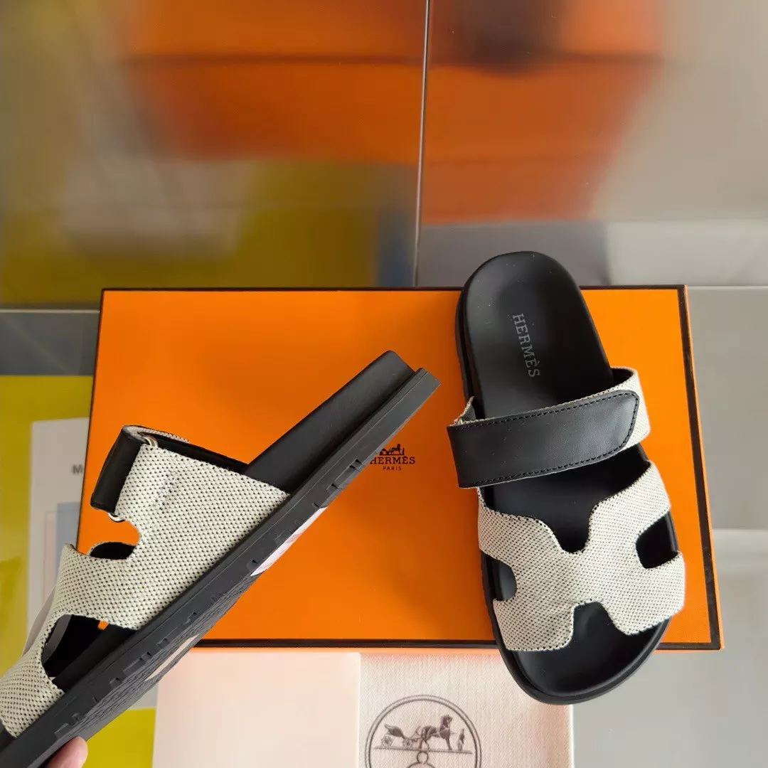 HERMES WOMEN’S CHYPRE SANDALS IN CANVAS WITH BLACK LEATHER – HMSD014