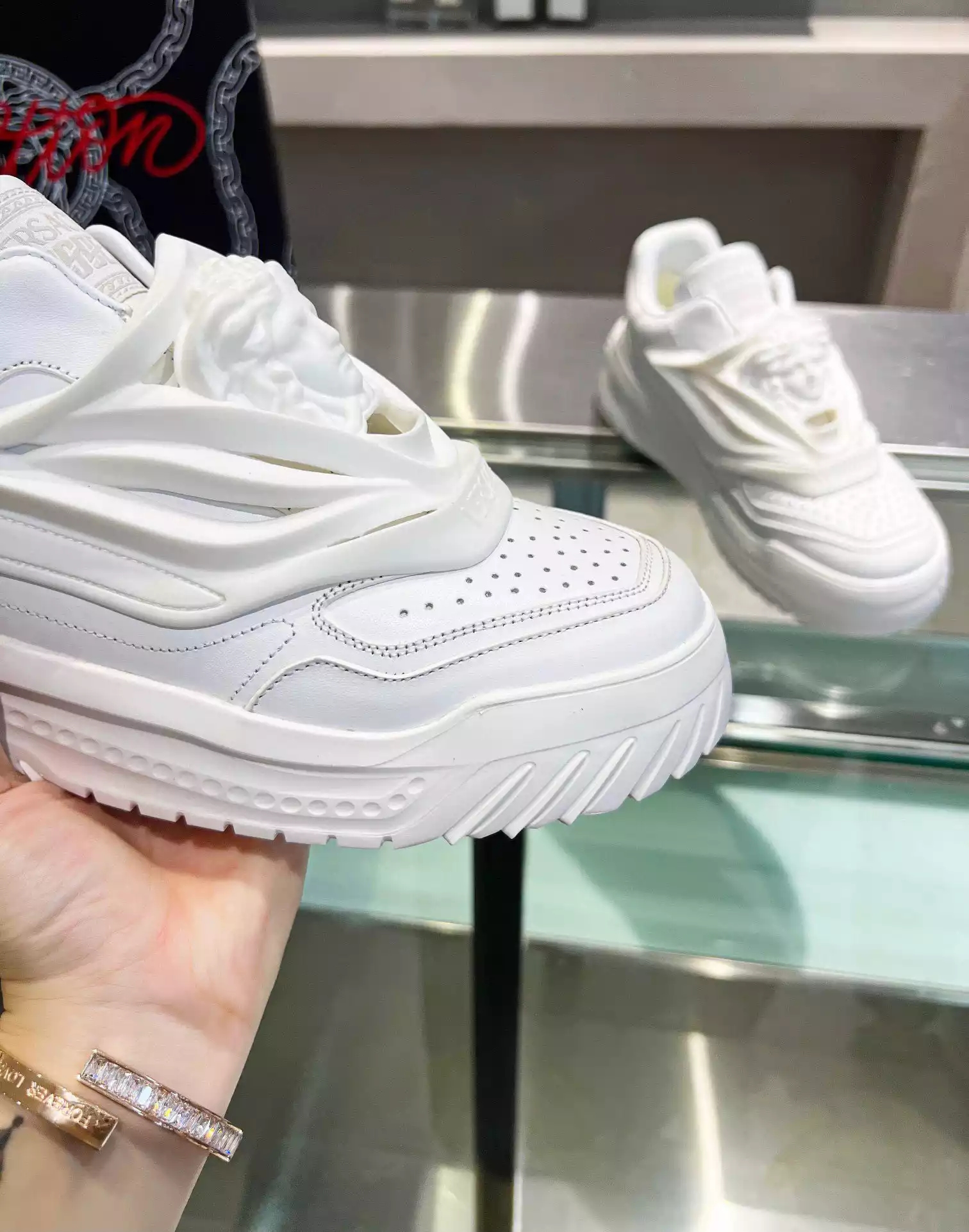 VERSACE WOMEN’S ODISSEA SNEAKERS IN WHITE LEATHER – VSS020