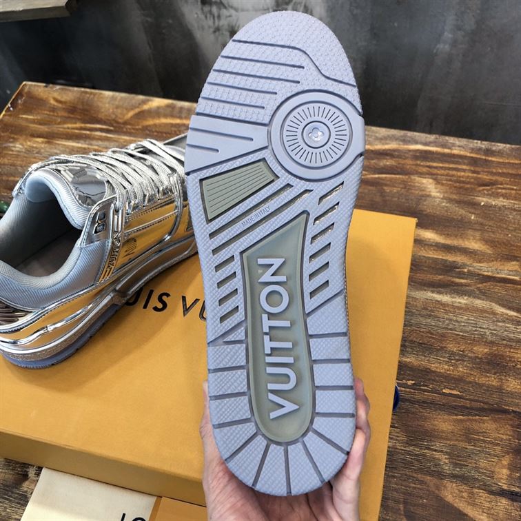LOUIS VUITTON TRAINER SNEAKERS IN SILVER METALLIC CANVAS – LVS035