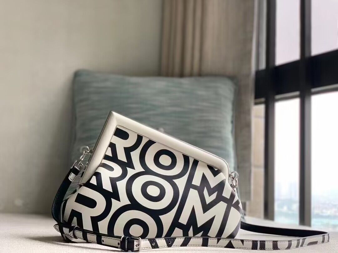 FENDI FIRST MIDI TWO TONE NAPPA LEATHER FENDI BY MARC JACOBS BAG – F044