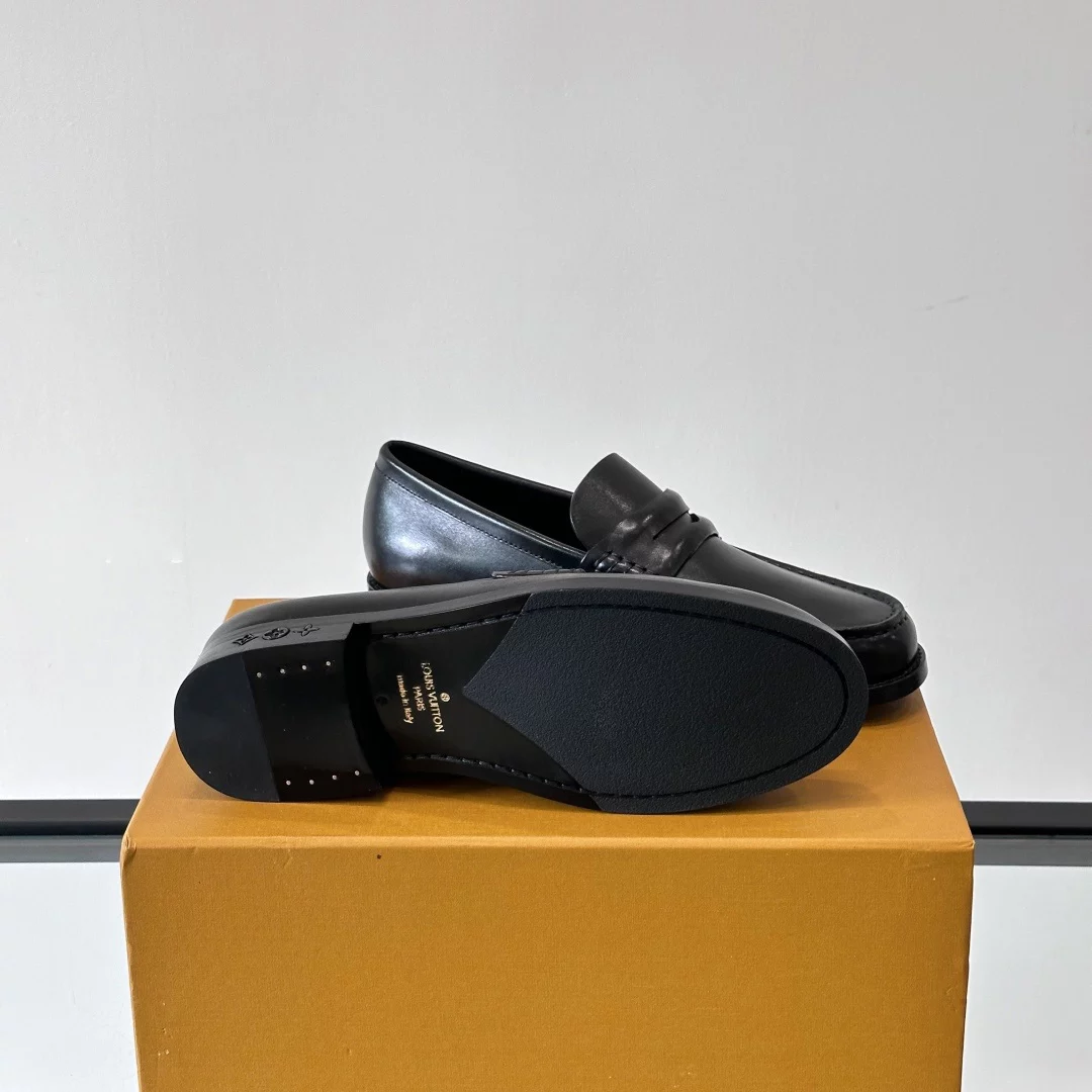 LEATHER LOAFERS IN BLACK – VL054