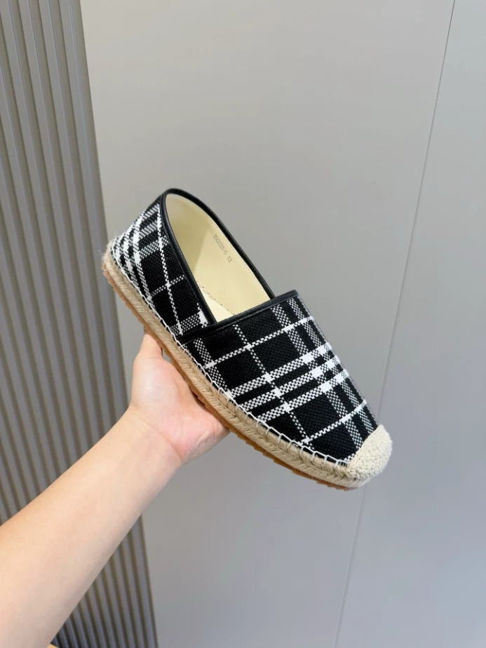 BURBERRY CANVAS STRAW BUCKET – BBR043