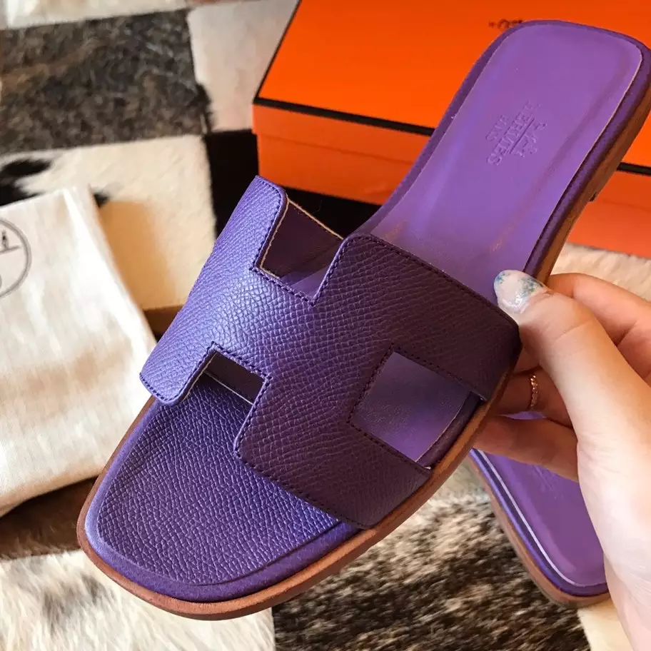 HERMES ORAN SLIDE SANDALS IN CROCUS EPSOM CALFSKIN – HMSD072
