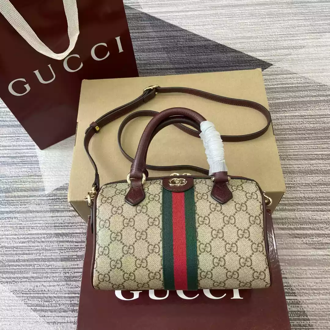 Gucci Savoy medium duffle bag in Beige GG Canva – BG085