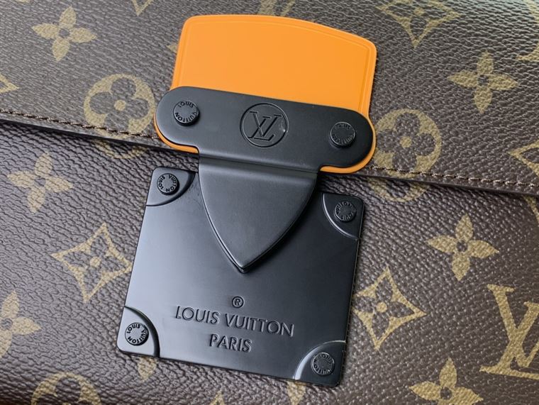 LOUIS VUITTON S LOCK MESSENGER MONOGRAM MACASSAR – LVB056