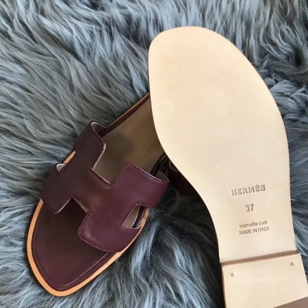 HERMES ORAN SLIDE SANDALS IN BURGUNDY SWIFT CALFSKIN – HMSD122
