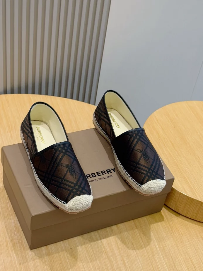 BURBERRY CANVAS STRAW BUCKET – BBR046