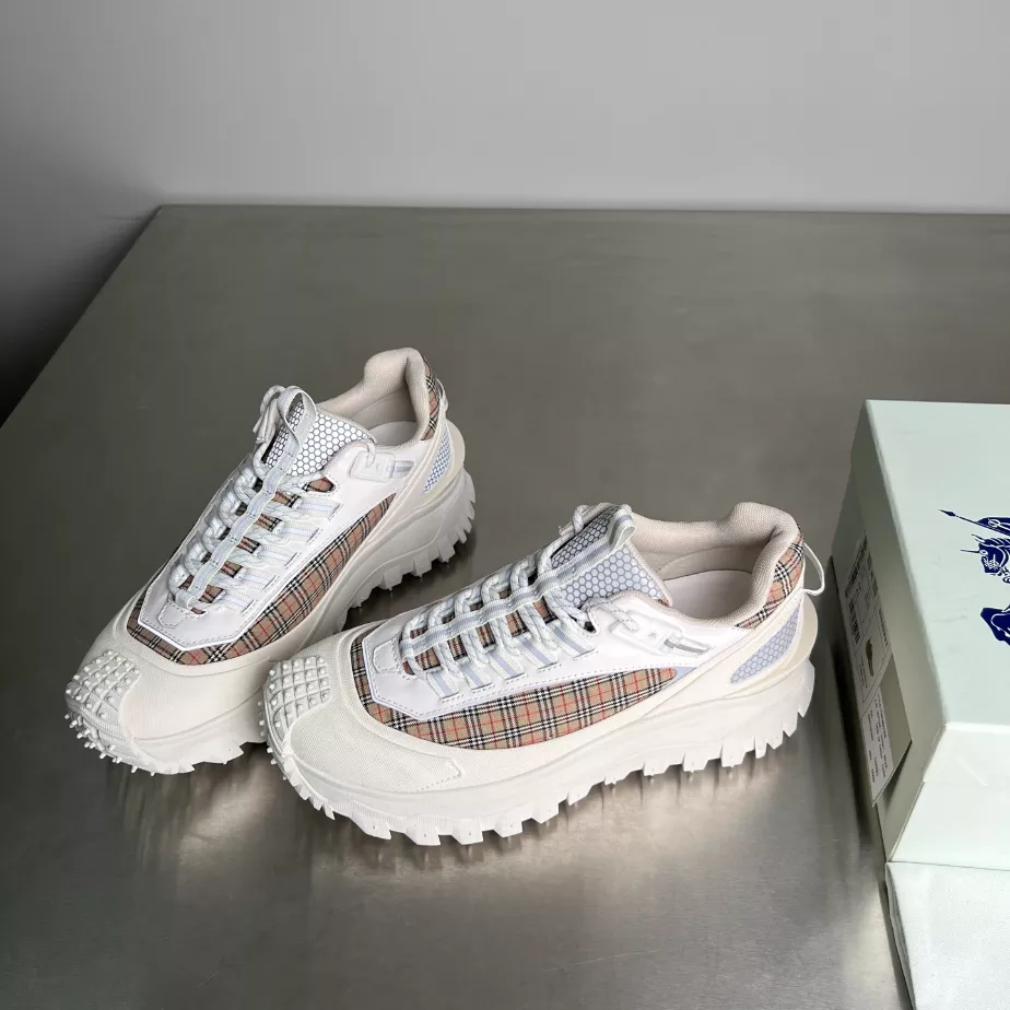 BURBERRY SNEAKERS – BBR050