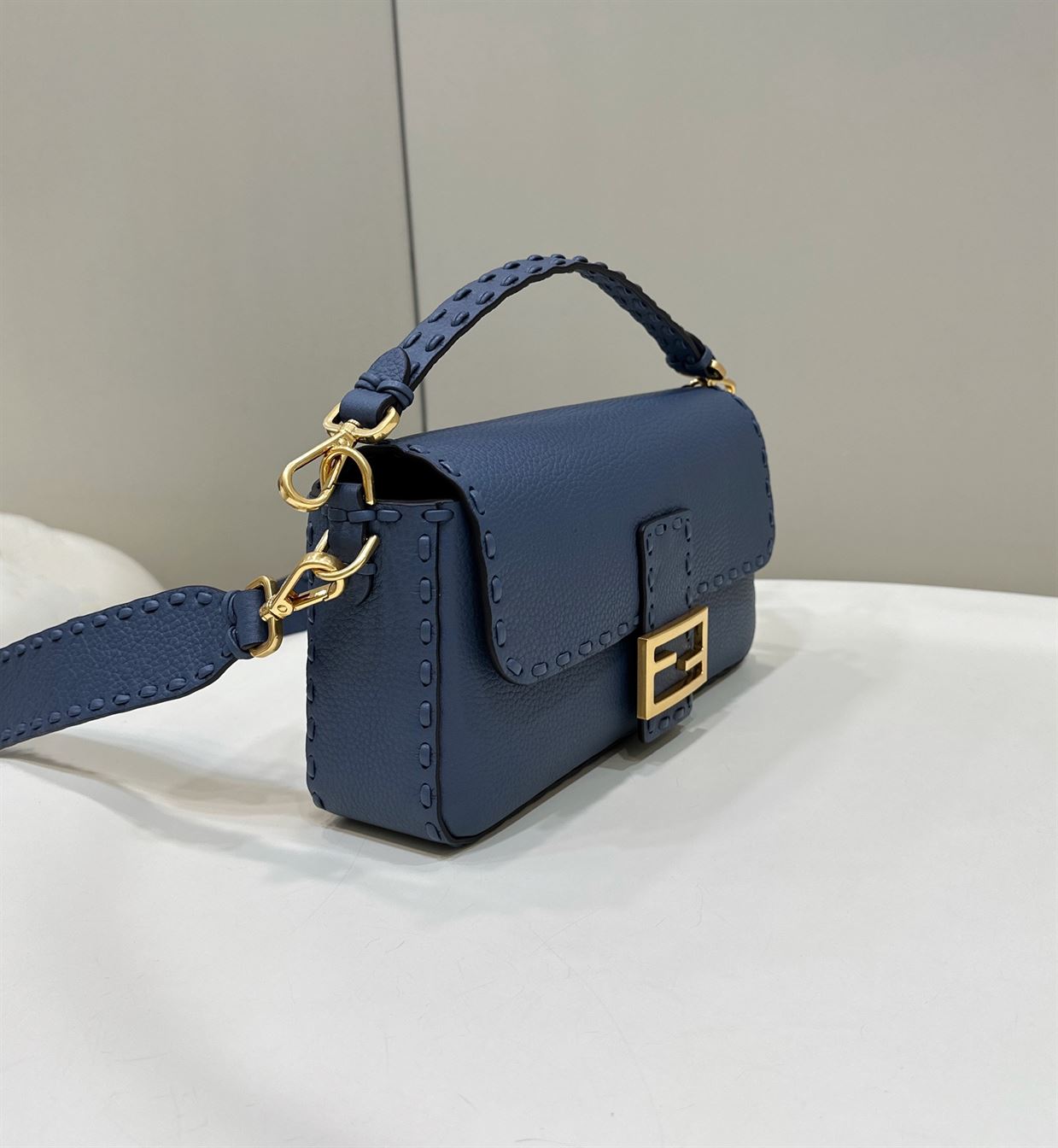 FENDI BAGUETTE BLUE SELLERIA BAG WITH OVERSIZE TOPSTITCHING – F029