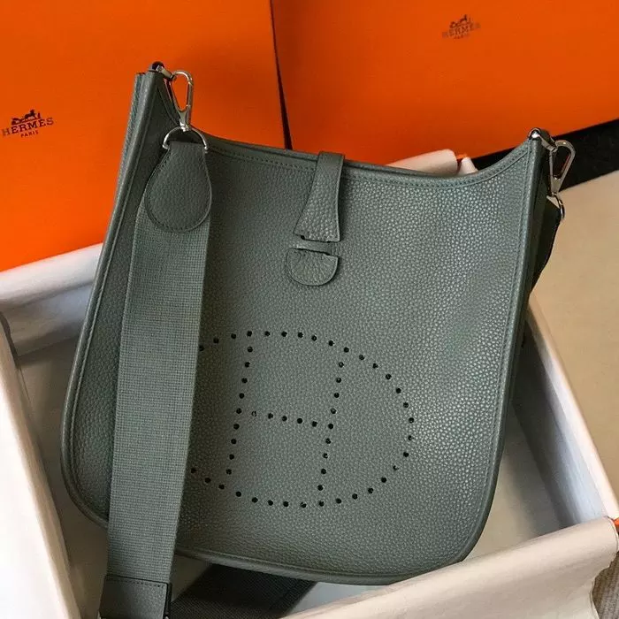 Hermes Evelyne III 29 PM Bag In Vert Amande Clemence Leather – HW059