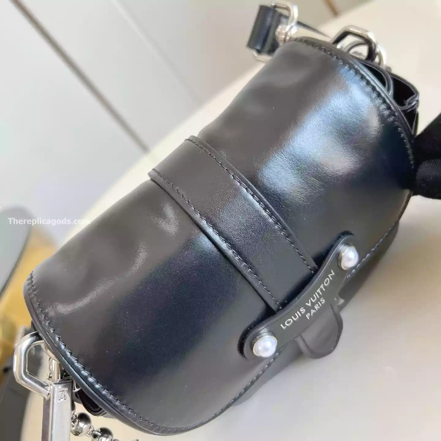 CARGO WEARABLE WALLET BLACK CALF LEATHER – LW316