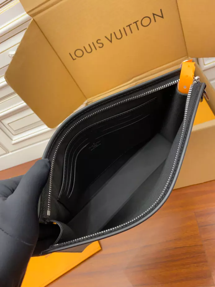 POCHETTE VOYAGE DAMIER GRAPHITE CANVAS M41696 – LW410