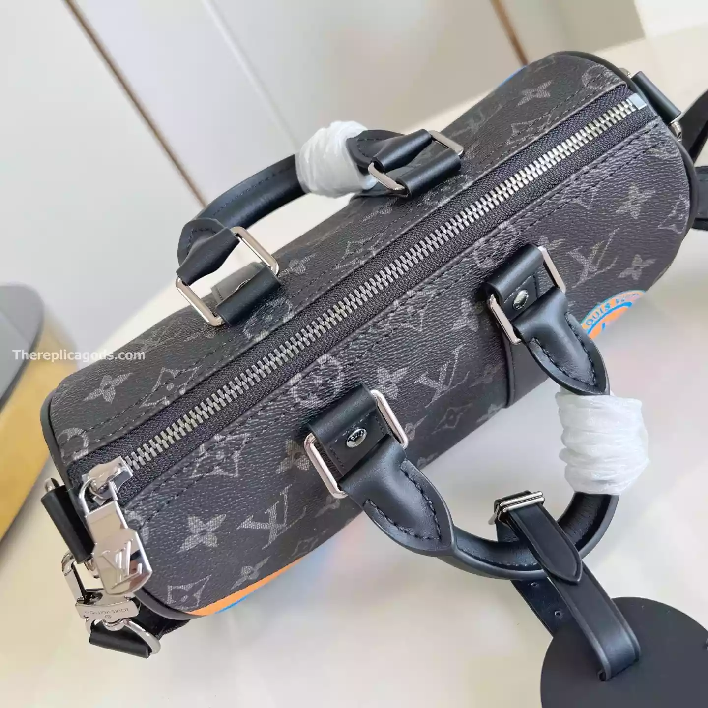 KEEPALL BANDOULIERE 25 BLACK MONOGRAM ECLIPSE – LW306