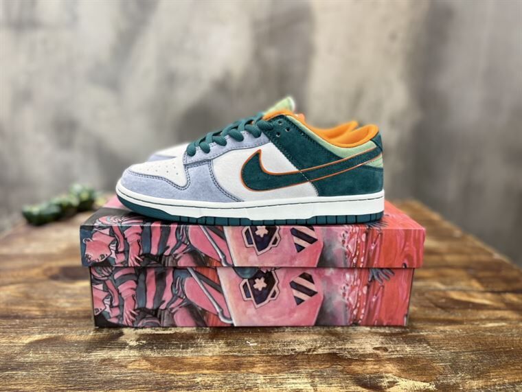OTOMO KATSUHIRO X NIKE SB DUNK LOW SNEAKER – NSN003