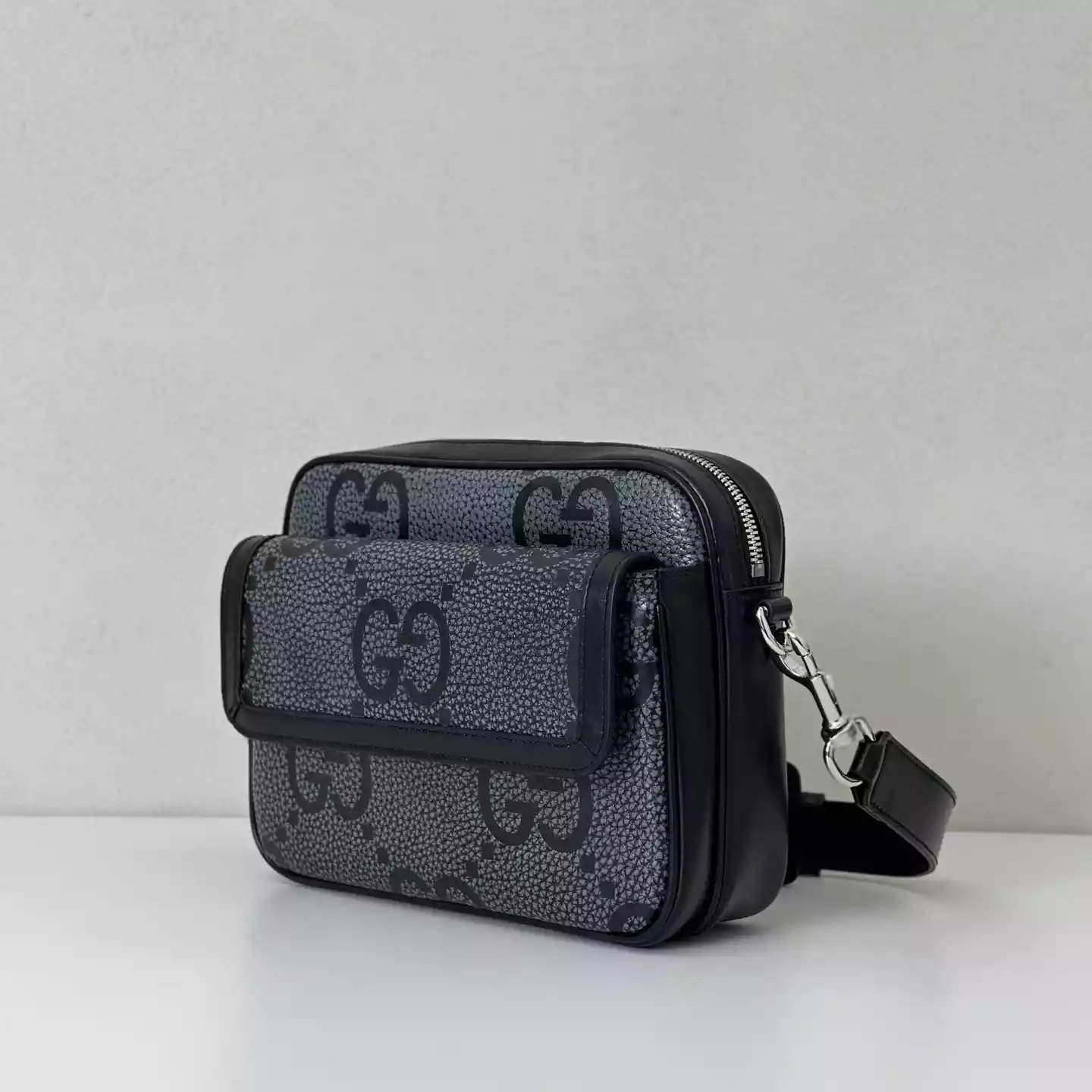 GG jumbo small crossbody bag in grey and black GG leather – BG077