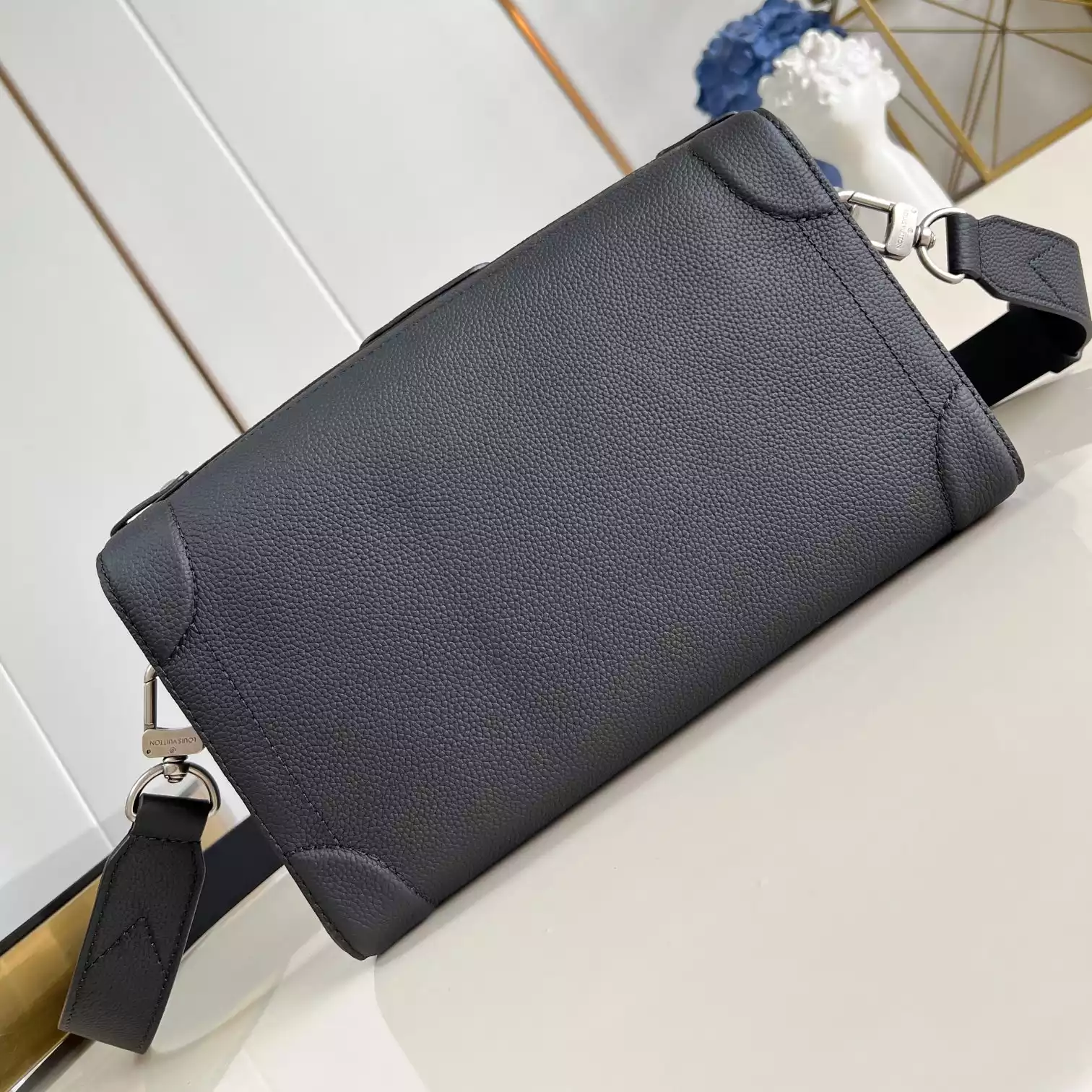 SOUL TRUNK EAST WEST BLACK LV COLORADO CALFSKIN M11615 – LW431